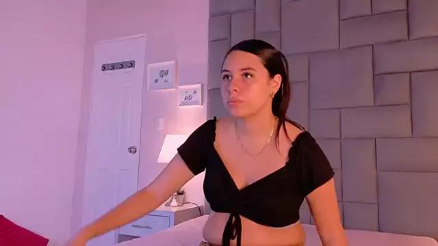 Rosse_and_mike from StripChat is Freechat