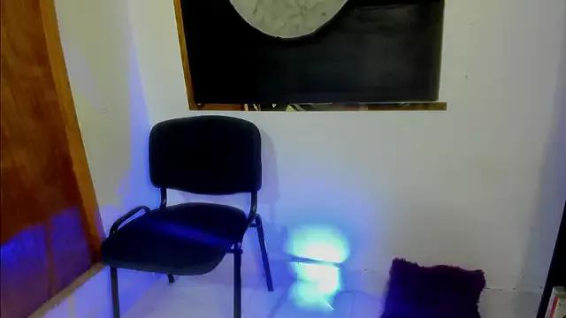 Roxannelorence_ from StripChat is Freechat
