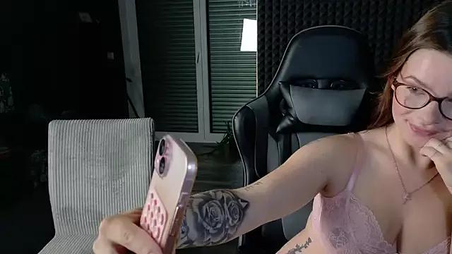 RoxiBlack from StripChat is Freechat