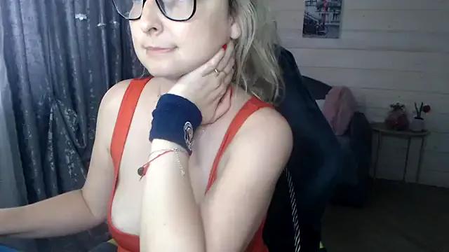 RubiLakros from StripChat is Freechat