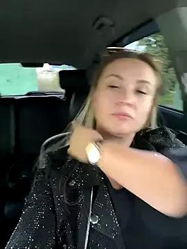 Check out our freechat fingering entertainers from our Custom and Multi clubs and checkout exclusive access to highly customizable content, such as curves, hair, tits, slit type and many more.