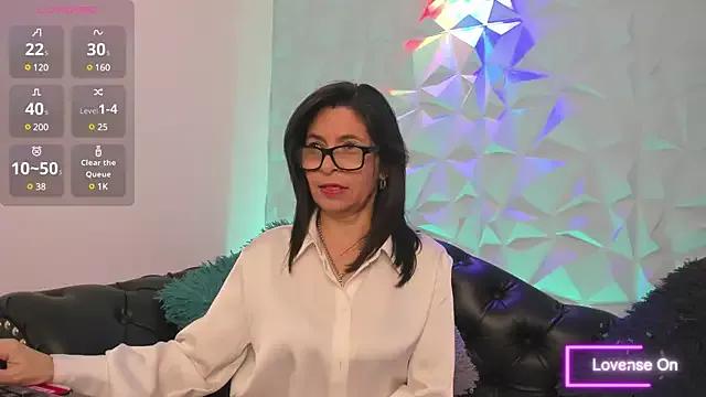 SabinaDeluxe_cg from StripChat is Freechat