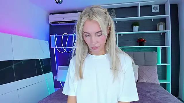 SabrinaSharm from StripChat is Freechat