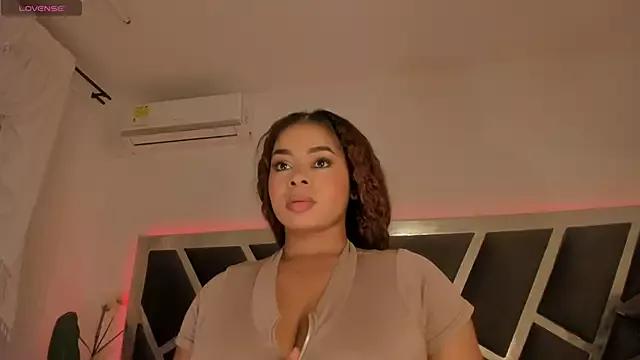 Samanntha_Rose from StripChat is Freechat