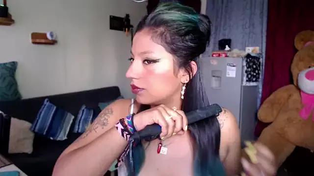 Samrosee2_ from StripChat is Freechat