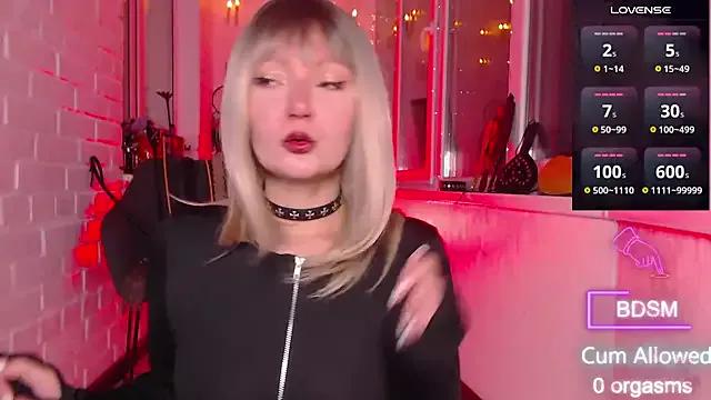 Sandralawrence from StripChat is Freechat