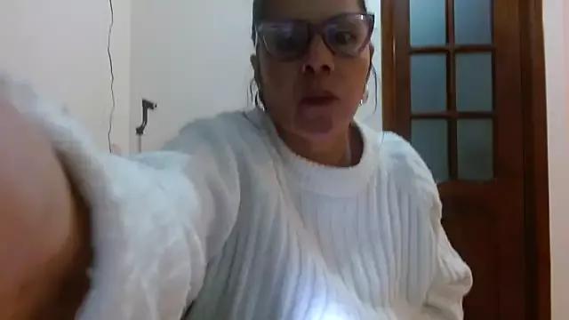 Sara_Brandon from StripChat is Freechat