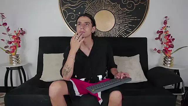 saul_stonee from StripChat is Freechat