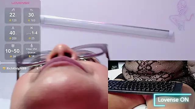 Scarlet_Ray_ from StripChat is Freechat