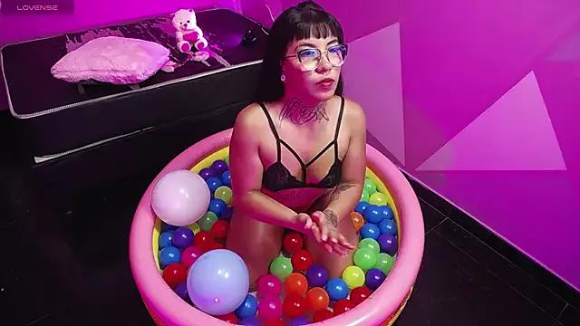 Scarlett_Walker_Bms from StripChat is Freechat