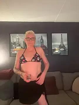 secret_cindy from StripChat is Freechat