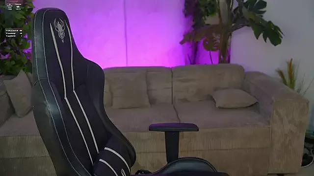 Selena_Glow from StripChat is Freechat