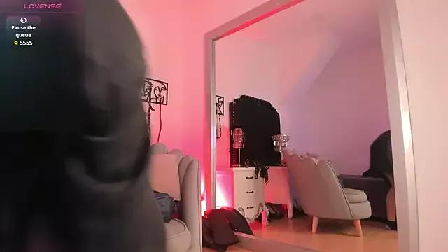 SerenaNyx from StripChat