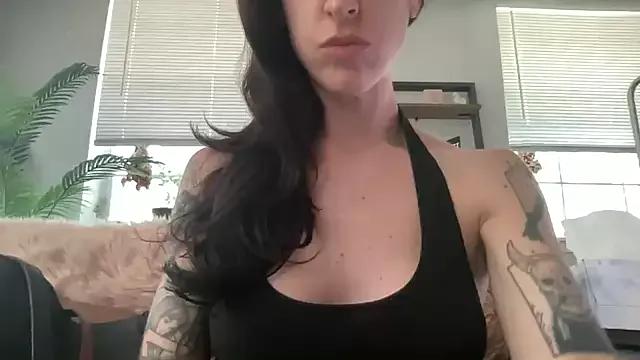 Serenasly777 from StripChat is Freechat