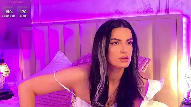 SereneRhodes from StripChat is Freechat