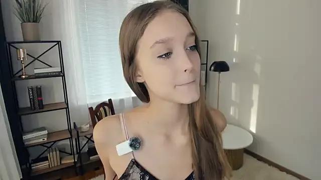 Photos of SerrenaAa from StripChat is Freechat