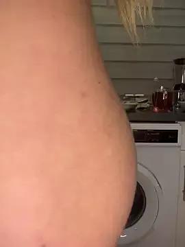 sexyhoneycake from StripChat is Freechat