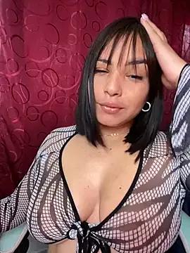 Sexymoom32 from StripChat is Freechat