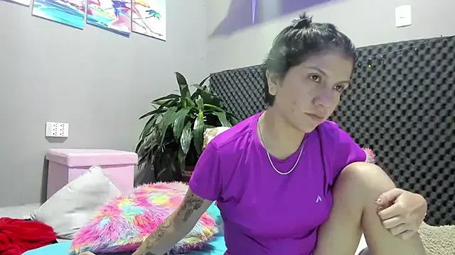Shadia_Squirt from StripChat is Freechat