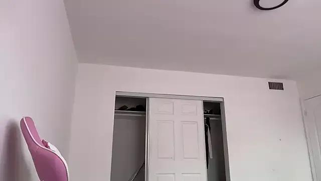 shandiloveslemonss from StripChat is Freechat