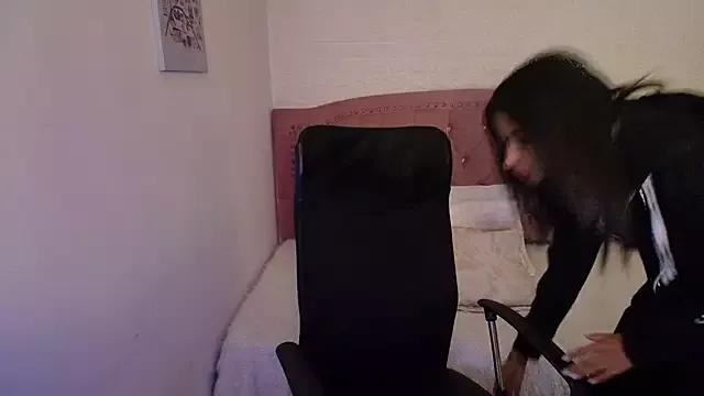 shaneelle from StripChat is Freechat