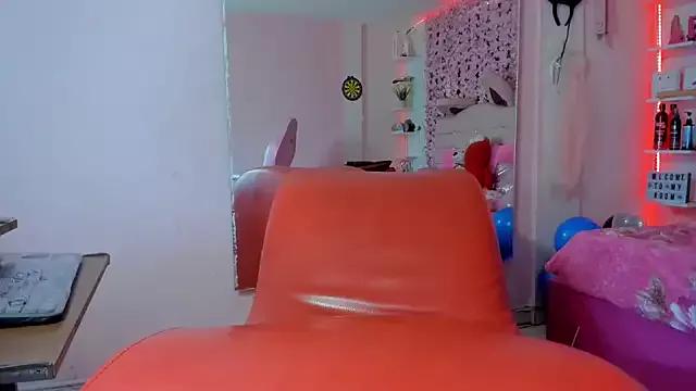 Photos of shannel_hilll from StripChat is Freechat