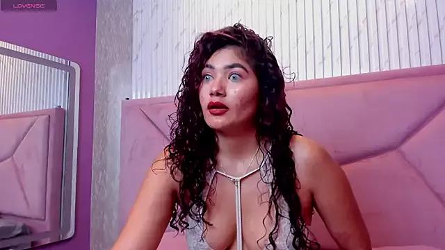 Shannelwalker from StripChat is Freechat