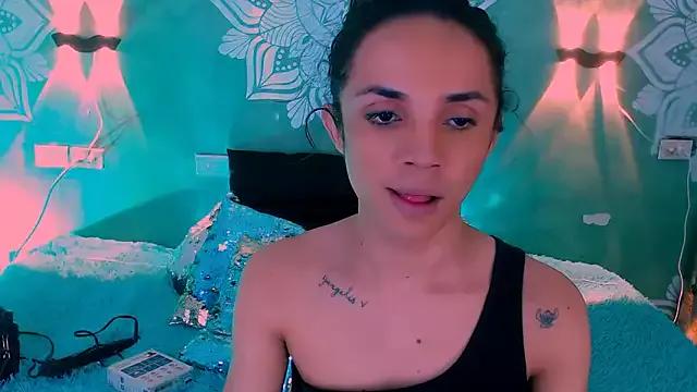 SHANTALL_SOPHIA from StripChat is Freechat