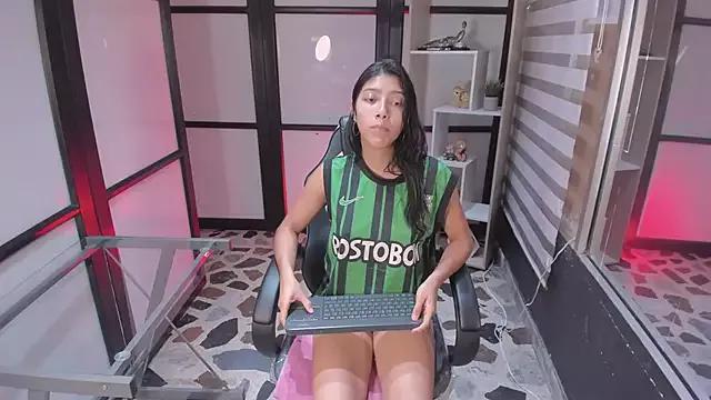 SharonQueen1 from StripChat is Freechat