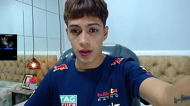 SkinnyBoy_ from StripChat is Freechat