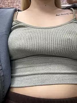Sky_Cutie from StripChat is Freechat