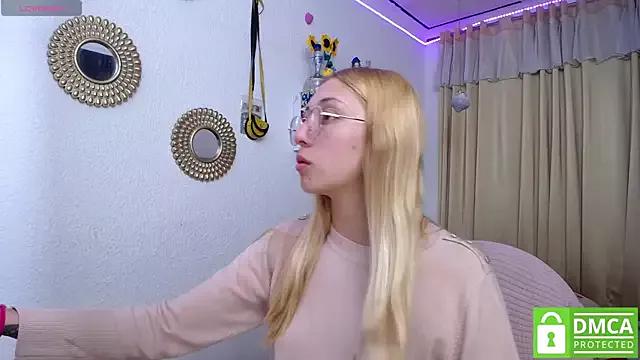 Soffy-brooks from StripChat is Freechat