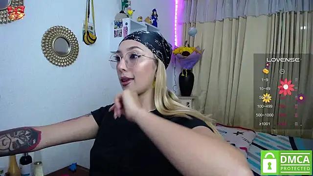 Soffy-brooks from StripChat