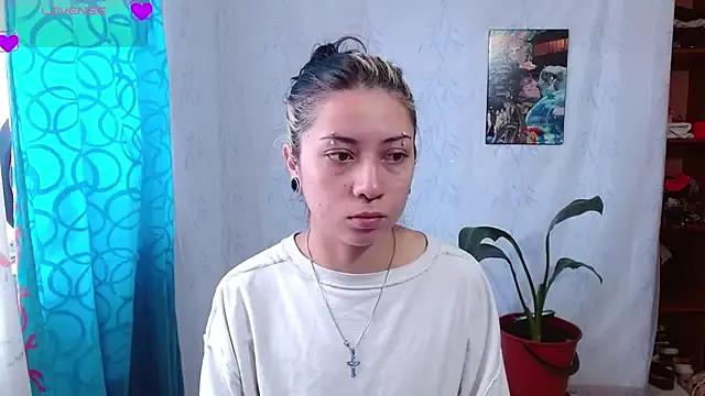 squirt_charlott from StripChat is Freechat
