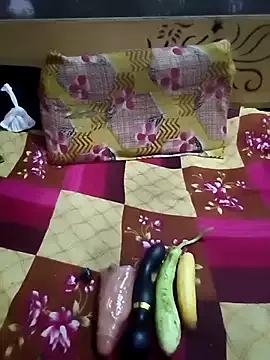 SquirtPiHu from StripChat is Freechat