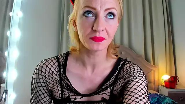 SquirtyAlisa from StripChat is Freechat