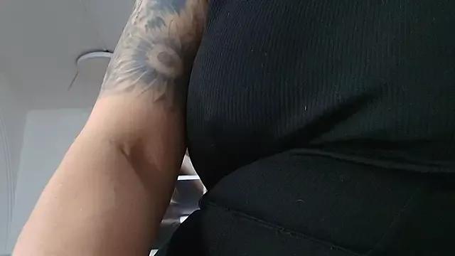 star_hanks from StripChat is Freechat
