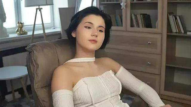 StarrrShinee from StripChat is Freechat
