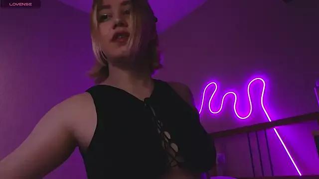 StarsOnTheSkies from StripChat is Freechat
