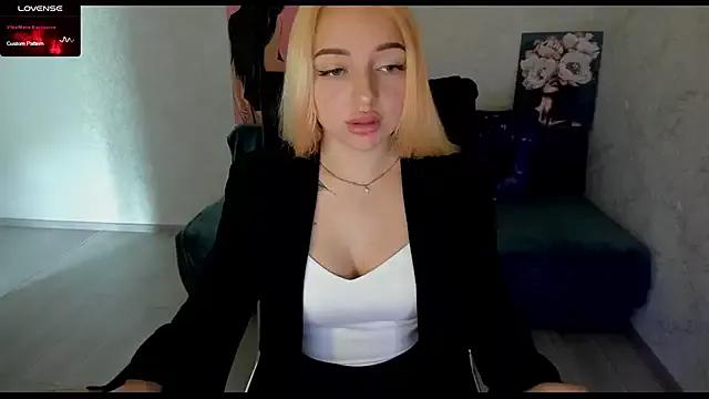 Stella__Cox from StripChat is Freechat