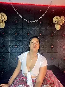 Sunset_mia from StripChat is Freechat