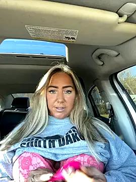 sunshinekisses from StripChat is Freechat