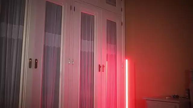 suzysuza from StripChat is Freechat