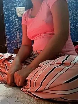 Sweet_Shiny from StripChat