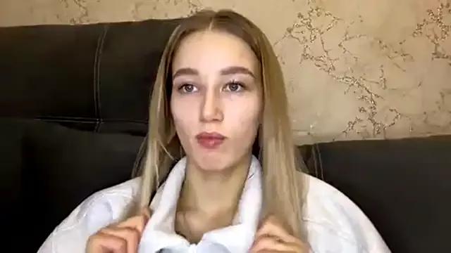 SweetCatherine from StripChat is Freechat