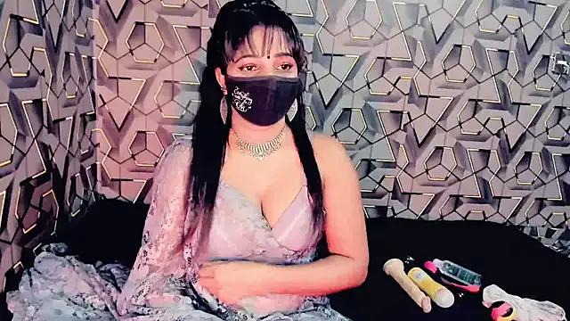 Sweetie_Fox_XXX from StripChat is Freechat