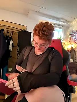 Sweetleeahxx from StripChat is Freechat