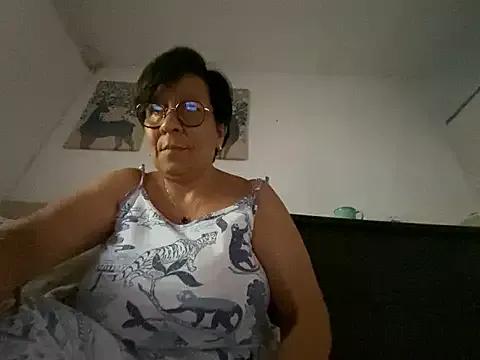 sweeviolet from StripChat is Freechat