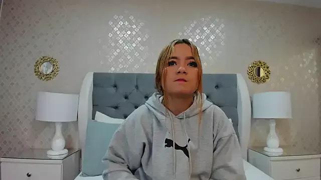 TaniaEvanhs from StripChat is Freechat
