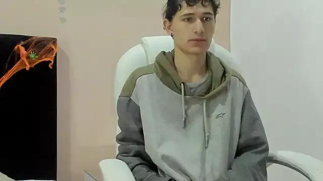Taylor_and_exidt from StripChat is Freechat